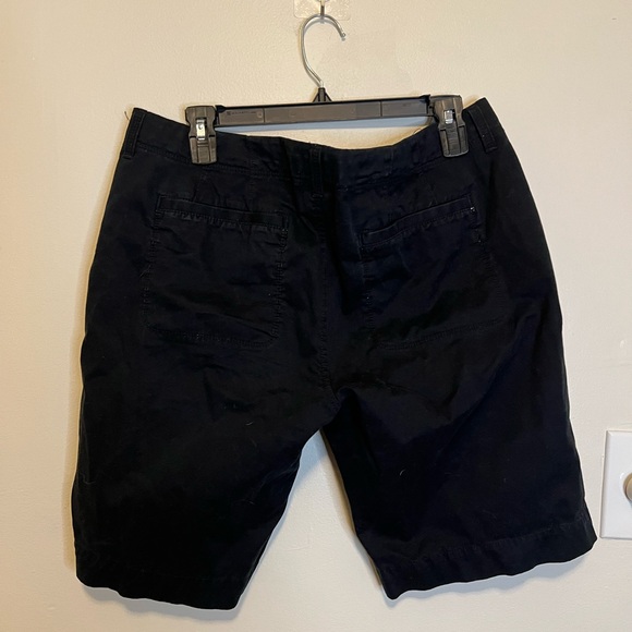 💛⚡️$4 flash sale ⚡️💛 Old Navy Women's Black Bermudas - Picture 2 of 3